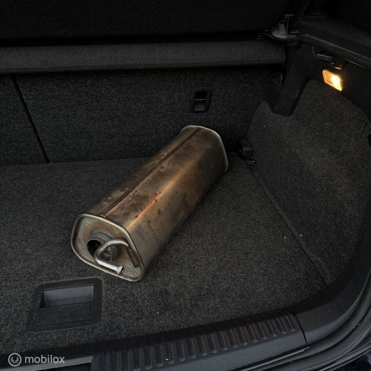 Vehicle Image 23