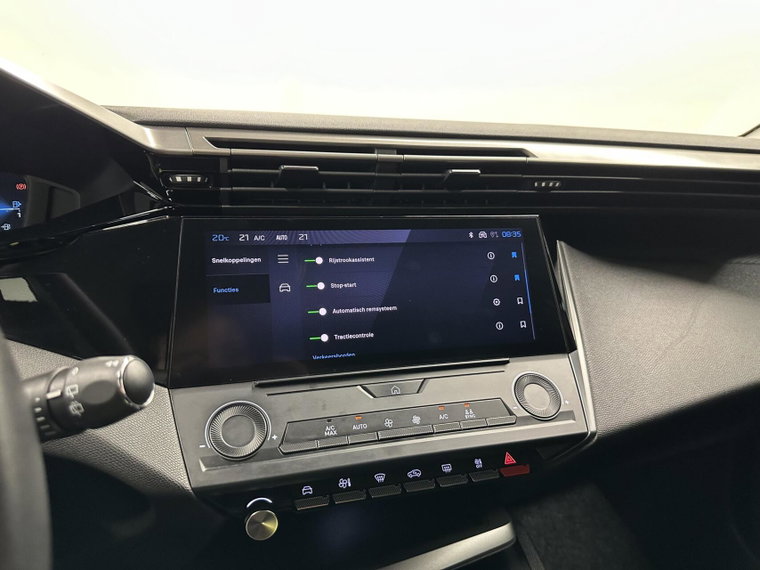Vehicle Image 52