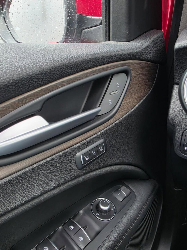 Vehicle Image 24