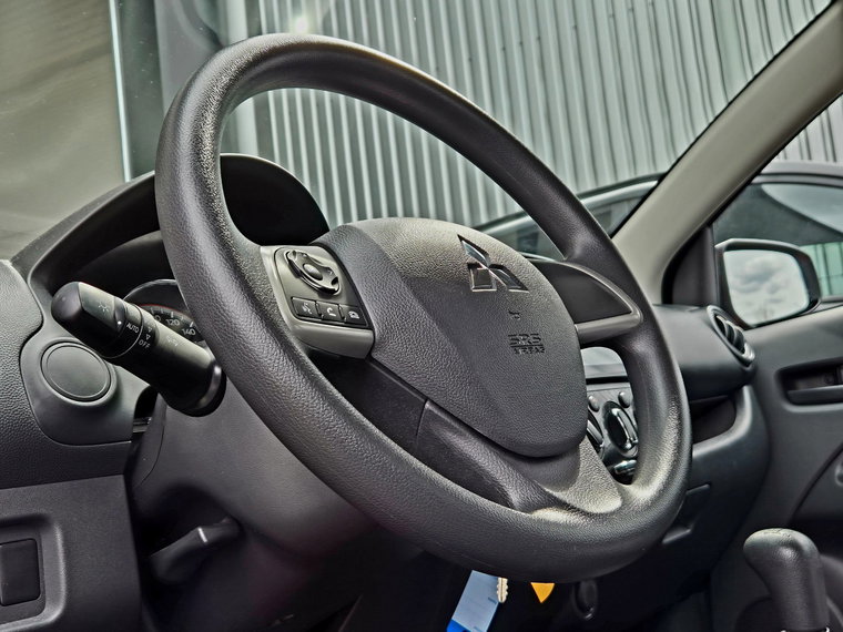 Vehicle Image 32