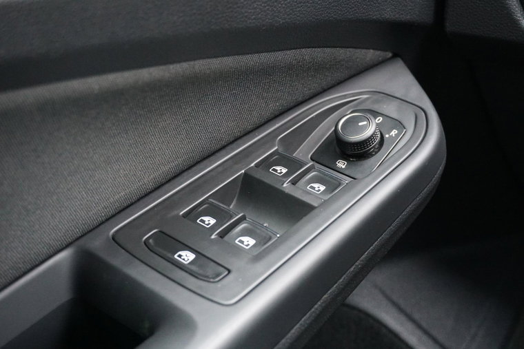 Vehicle Image 32