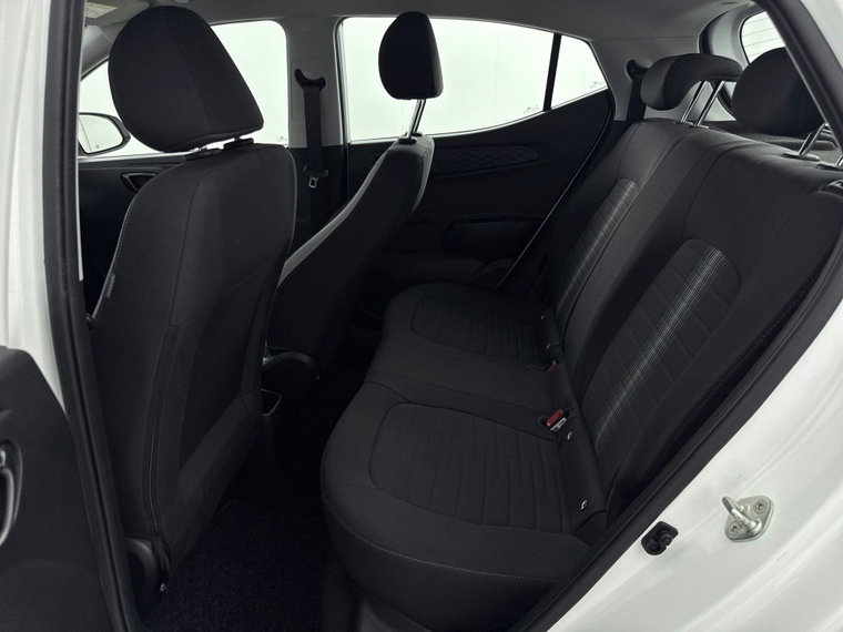 Vehicle Image 25