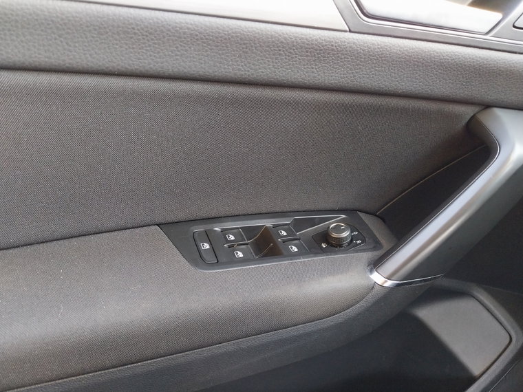 Vehicle Image 26