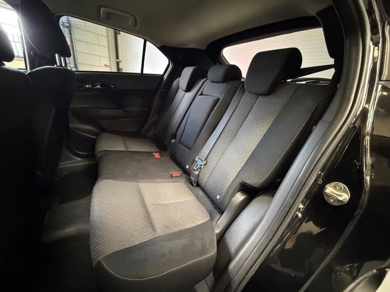 Vehicle Image 25