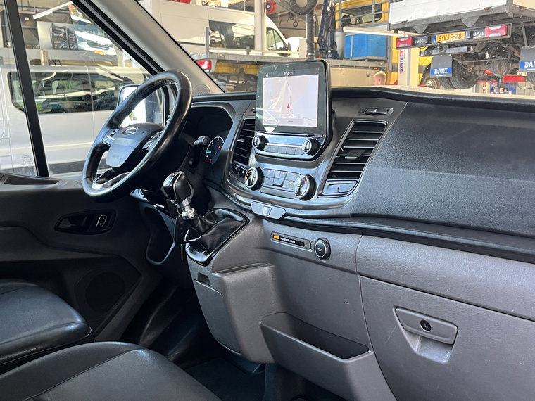 Vehicle Image 32