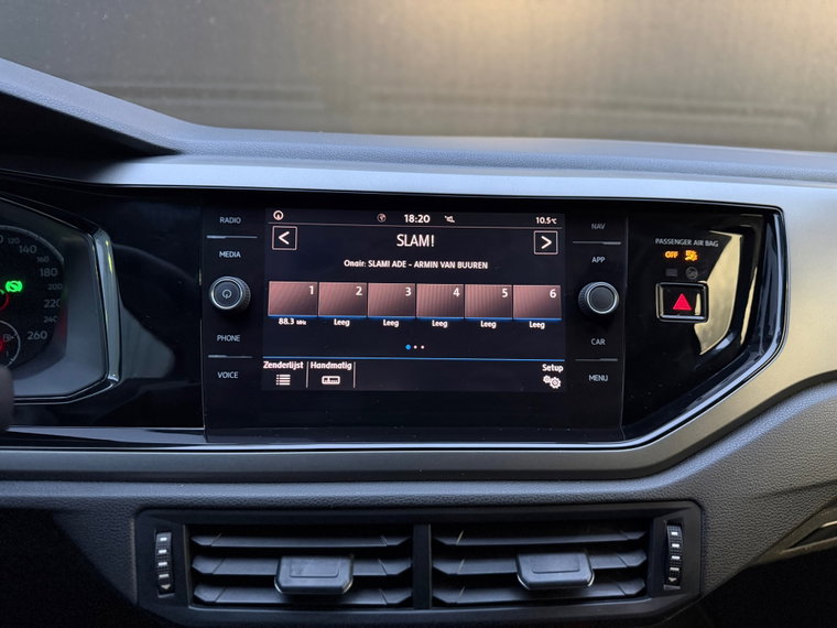 Vehicle Image 32