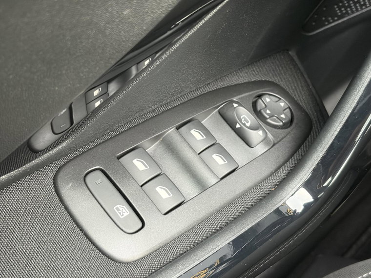 Vehicle Image 34