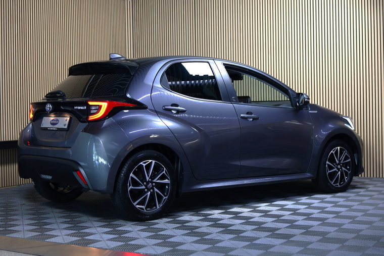 Vehicle Image 6
