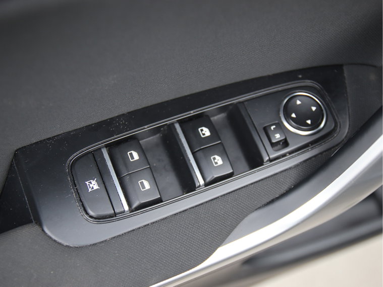 Vehicle Image 32