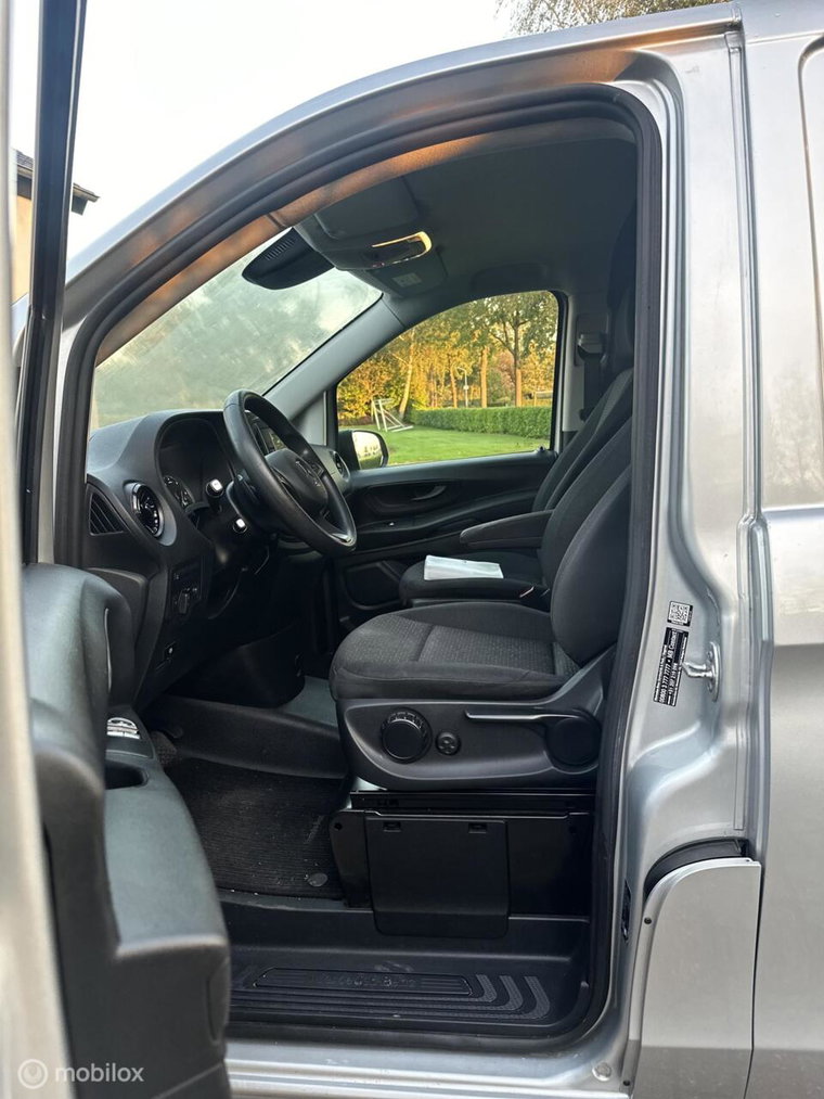 Vehicle Image 28