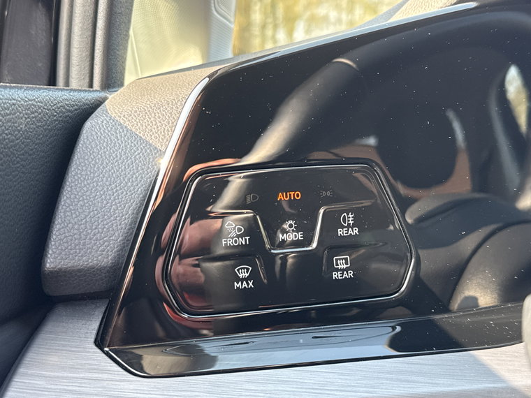Vehicle Image 24