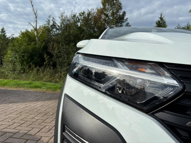 Vehicle Image 21