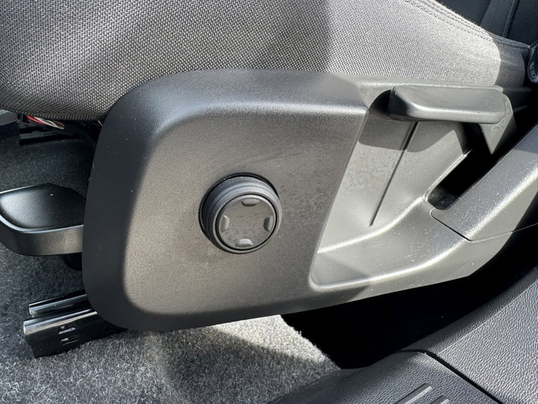 Vehicle Image 35