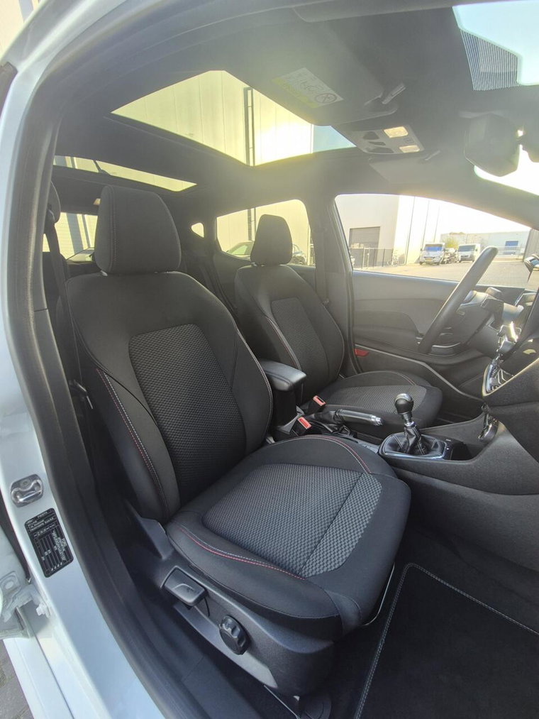 Vehicle Image 31