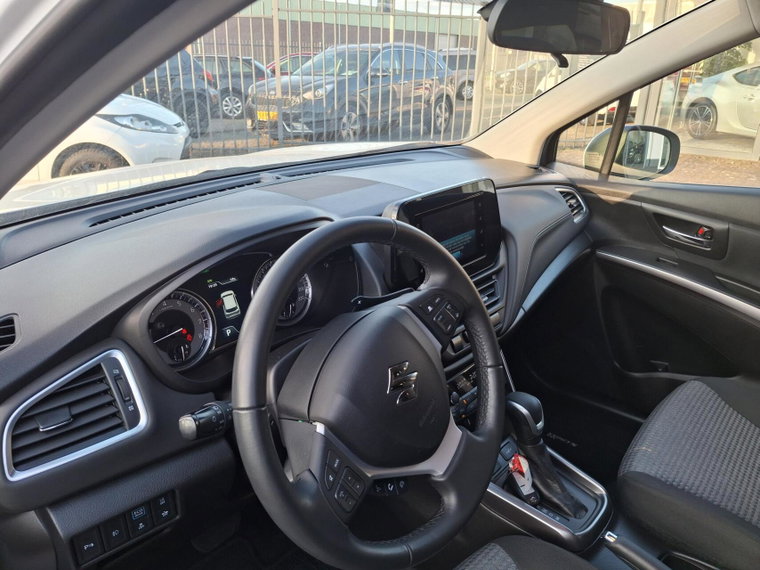 Vehicle Image 12