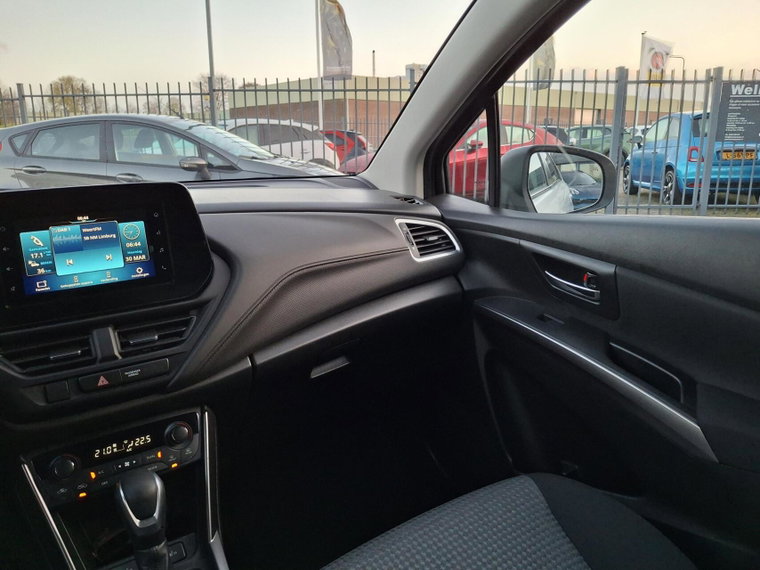 Vehicle Image 32