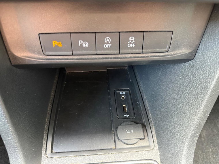 Vehicle Image 32