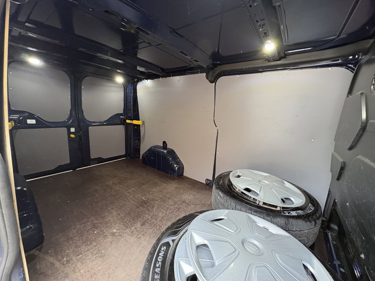 Vehicle Image 30