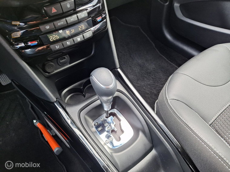 Vehicle Image 25