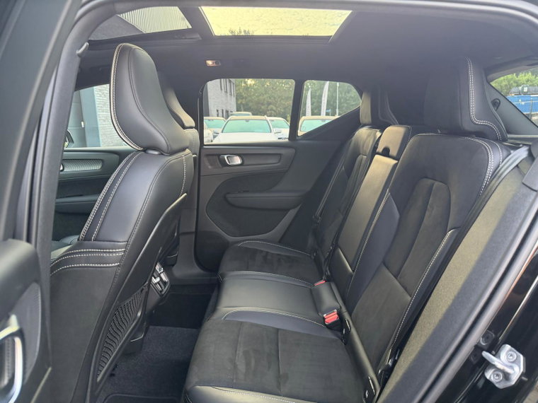 Vehicle Image 33