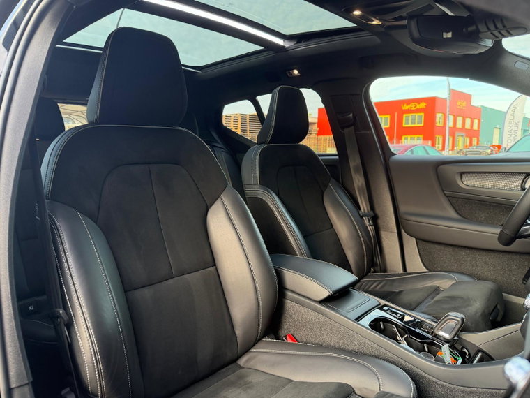 Vehicle Image 37
