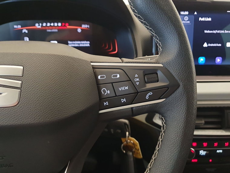 Vehicle Image 16