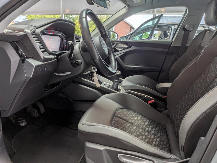 Vehicle Image 17