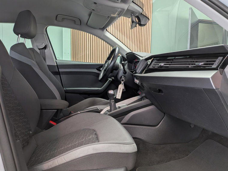 Vehicle Image 18