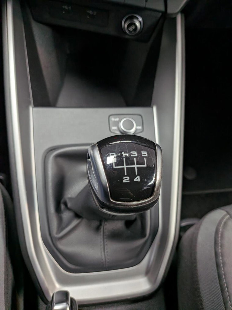 Vehicle Image 25