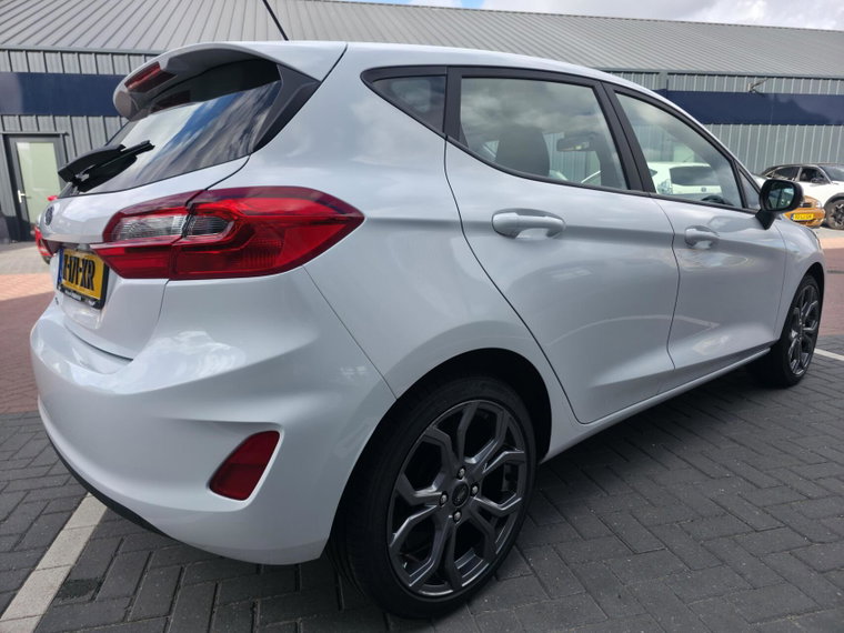 Vehicle Image 11