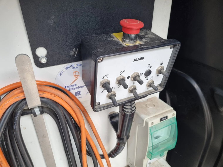 Vehicle Image 16