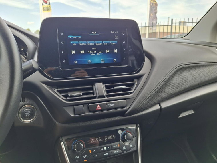 Vehicle Image 21