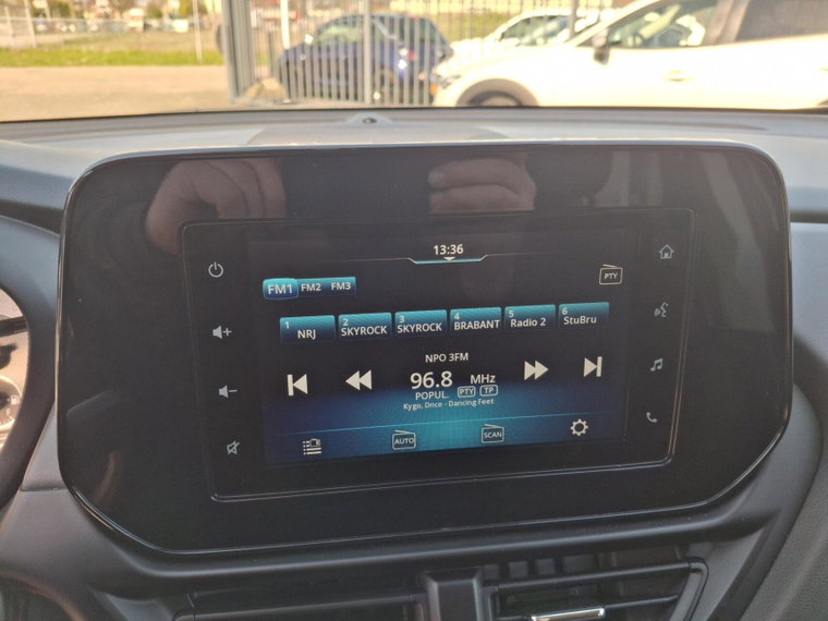 Vehicle Image 11
