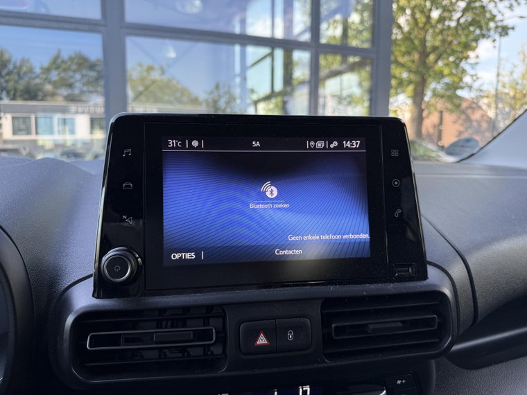 Vehicle Image 28