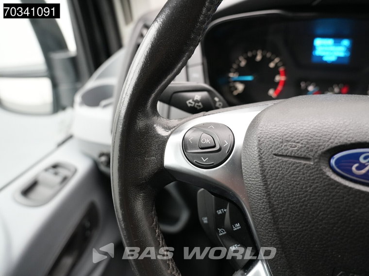 Vehicle Image 32