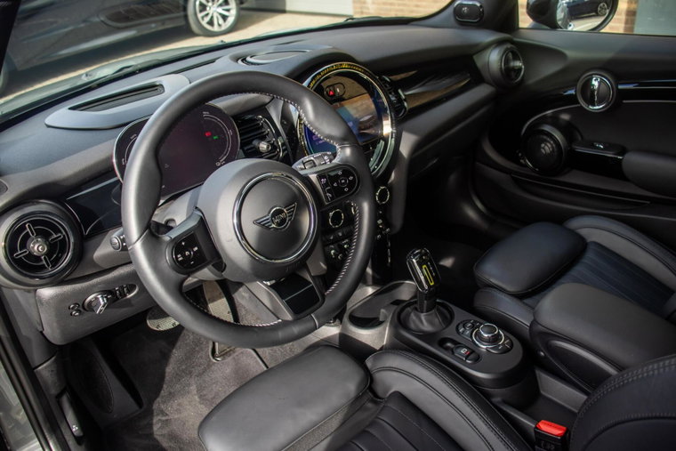 Vehicle Image 14