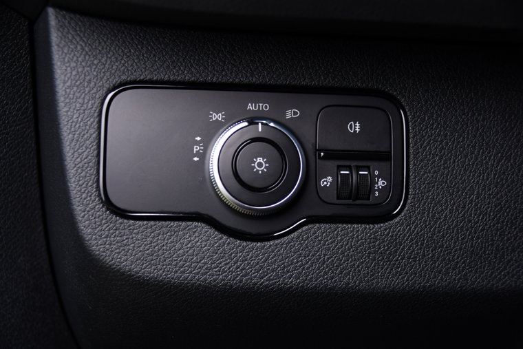 Vehicle Image 28