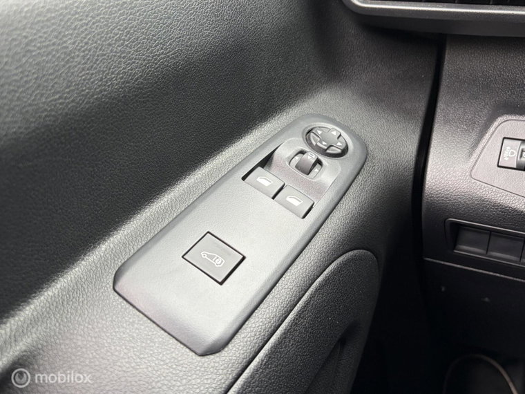 Vehicle Image 38