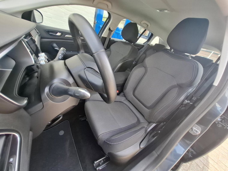 Vehicle Image 25