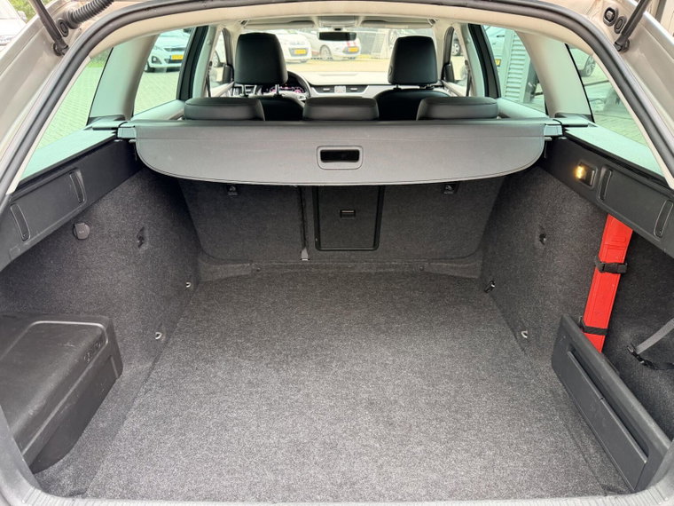 Vehicle Image 38