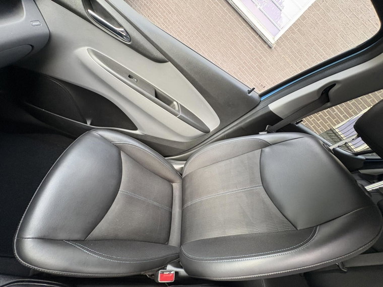Vehicle Image 26