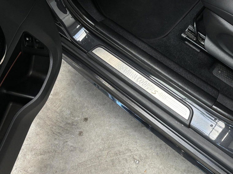 Vehicle Image 40