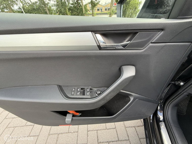 Vehicle Image 27