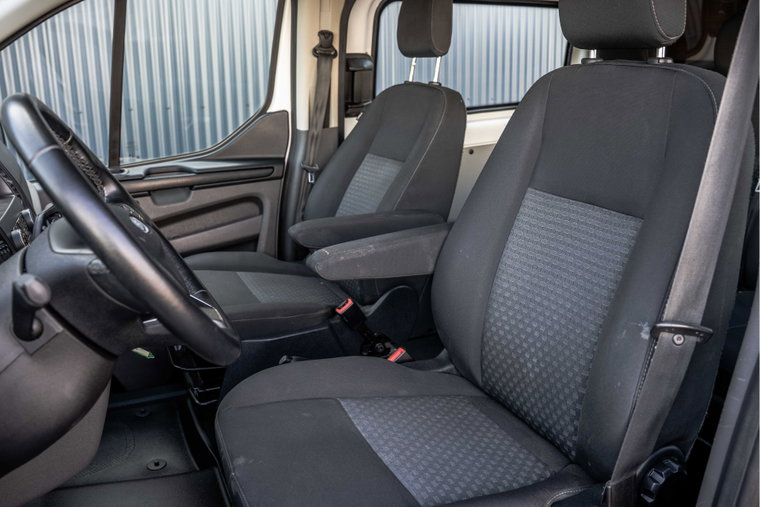 Vehicle Image 12