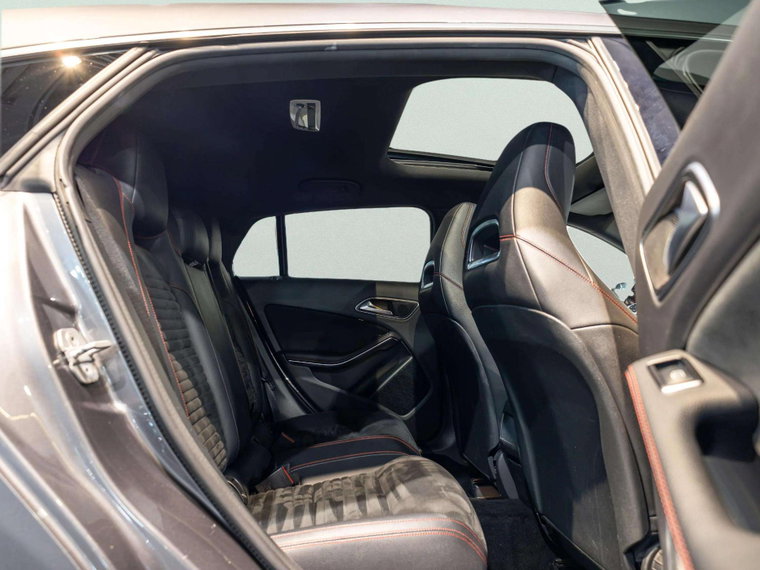 Vehicle Image 25