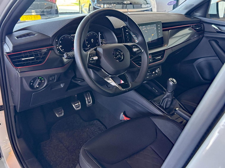 Vehicle Image 25