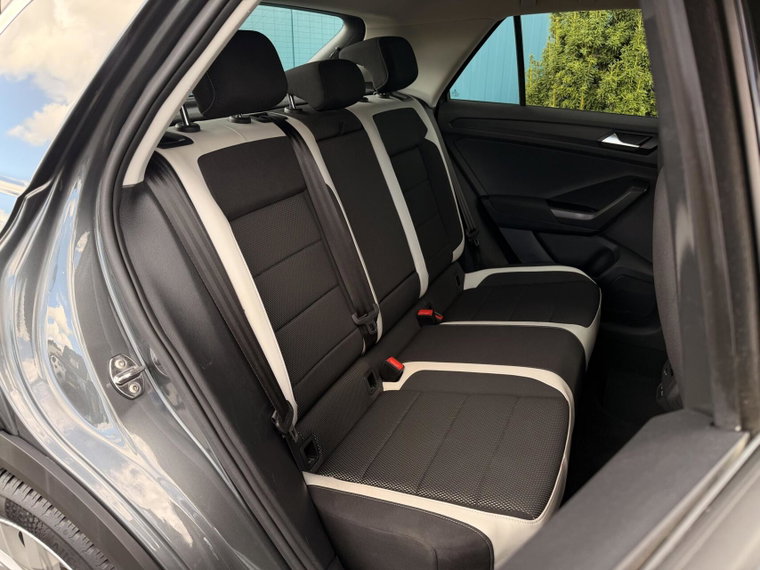 Vehicle Image 38