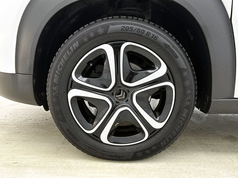 Vehicle Image 25