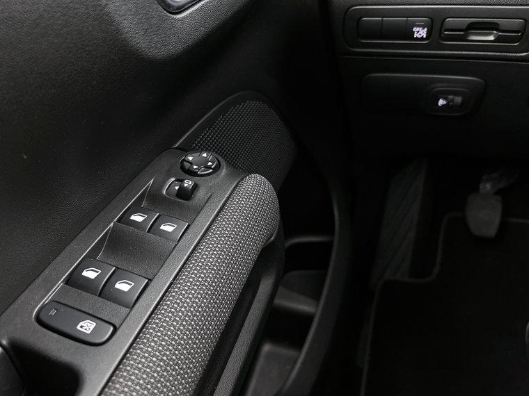 Vehicle Image 32