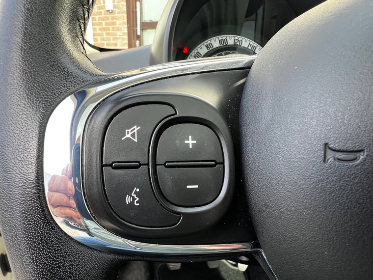 Vehicle Image 25